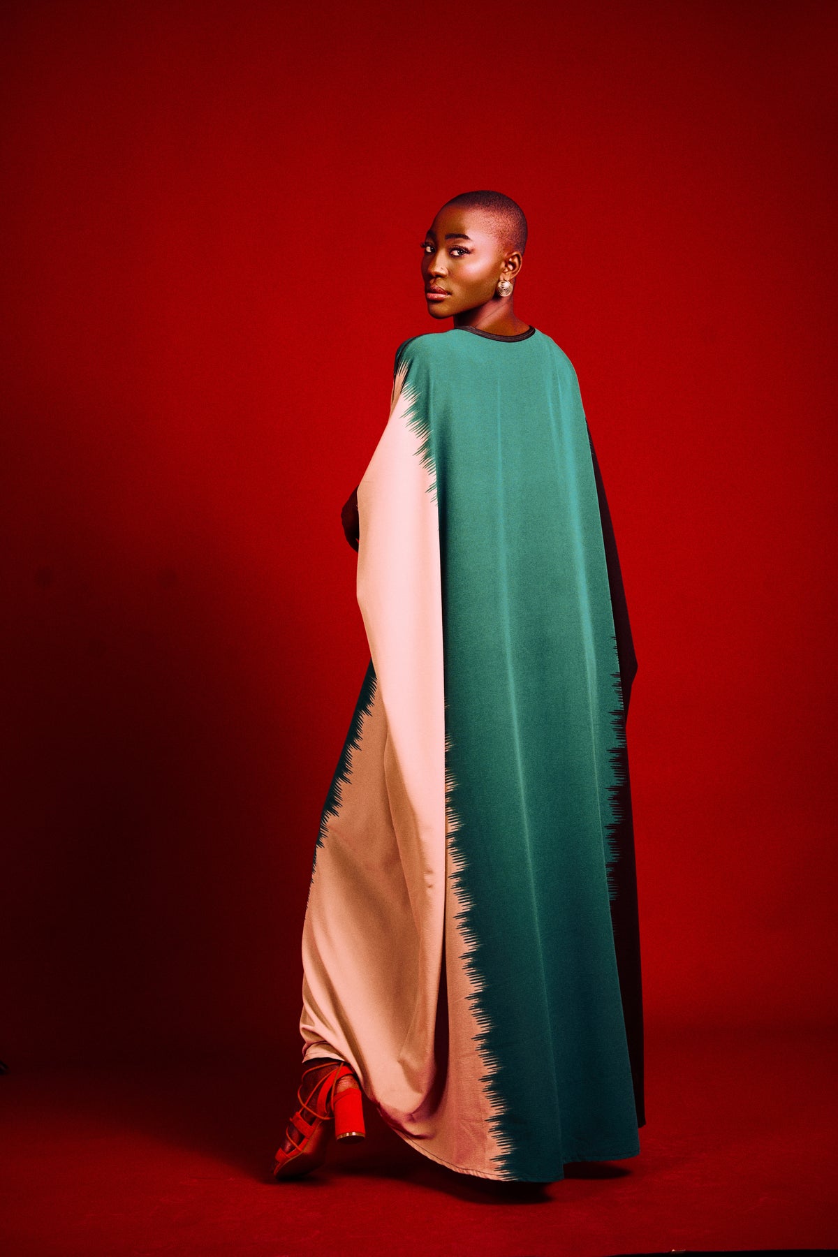 Robe longue Lkhzana en crêpe fluide – création algérienne