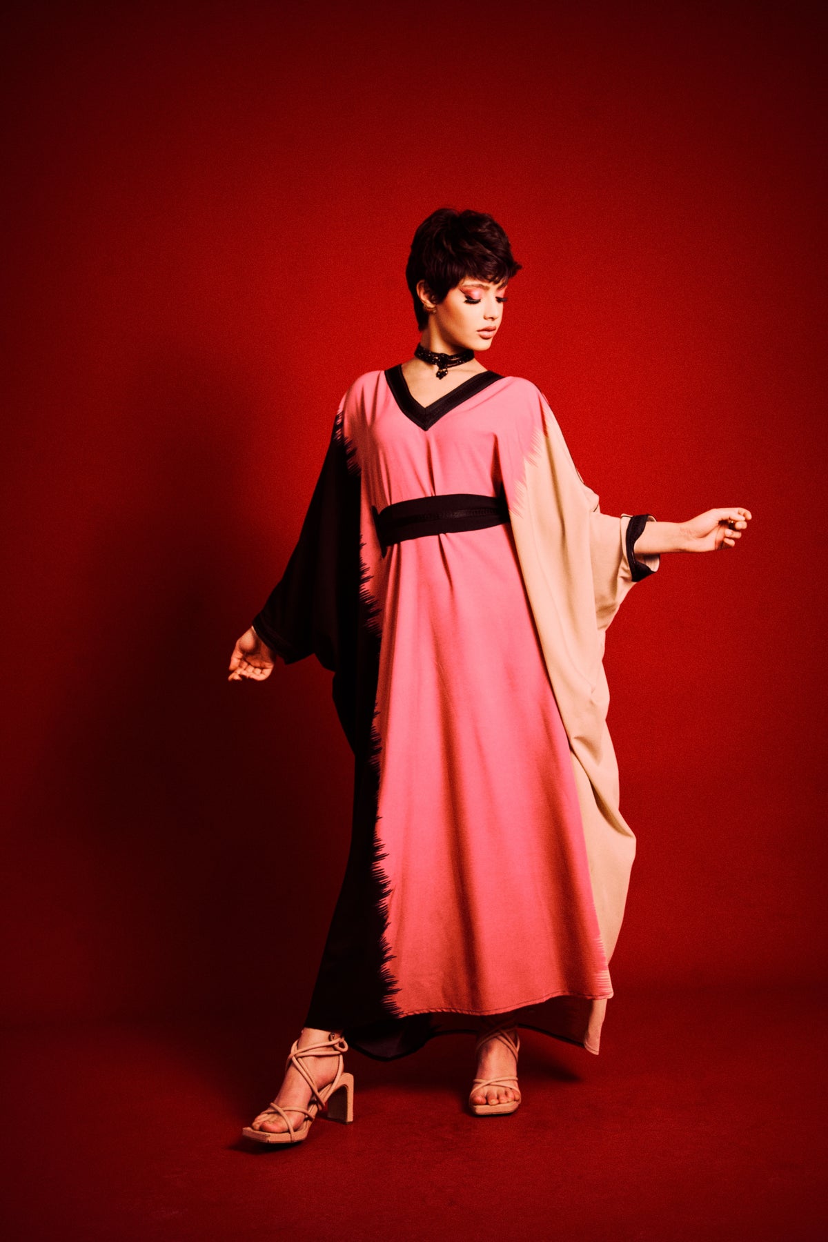 Robe longue Lkhzana en crêpe fluide – création algérienne