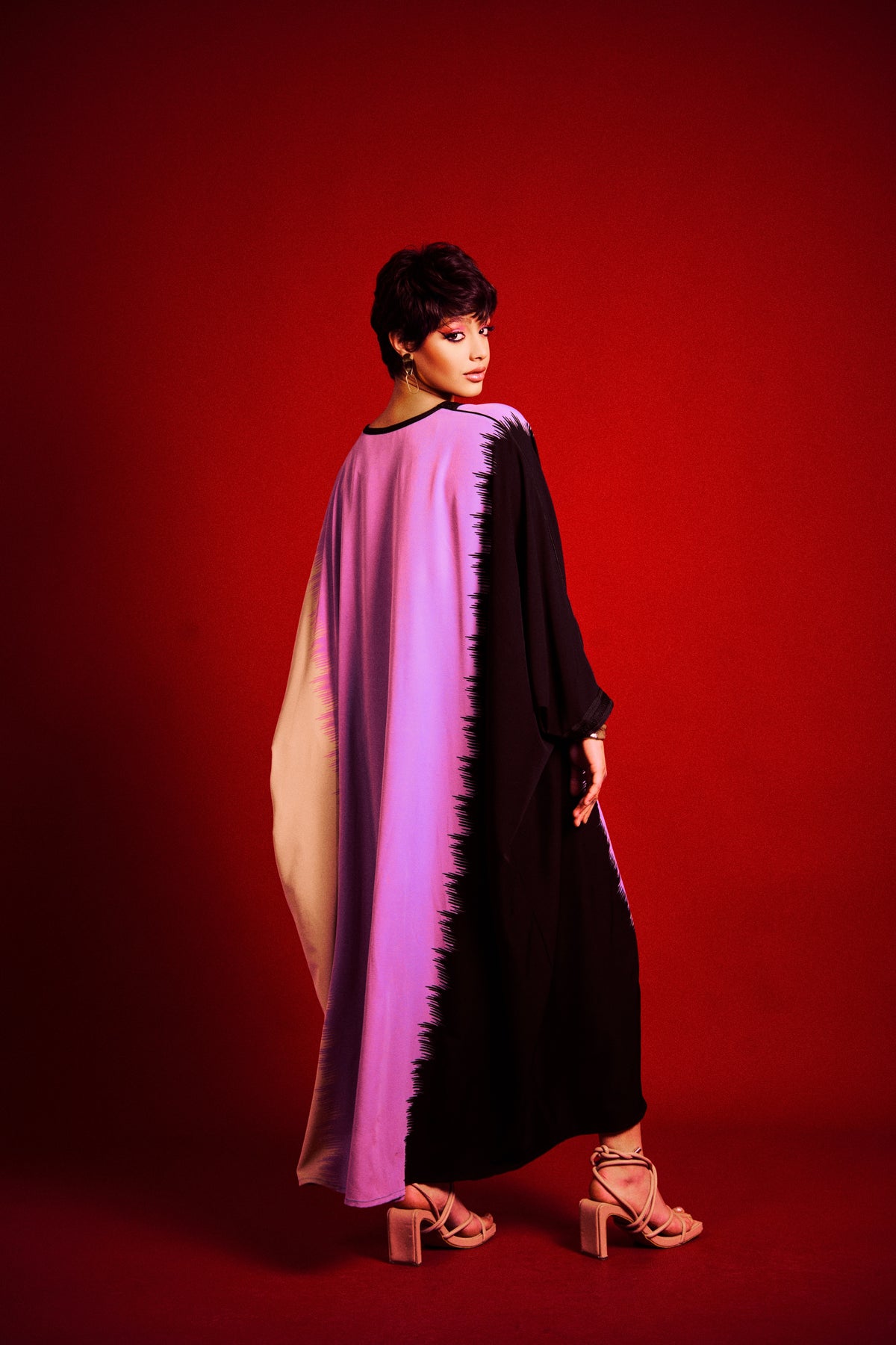 Robe longue Lkhzana en crêpe fluide – création algérienne