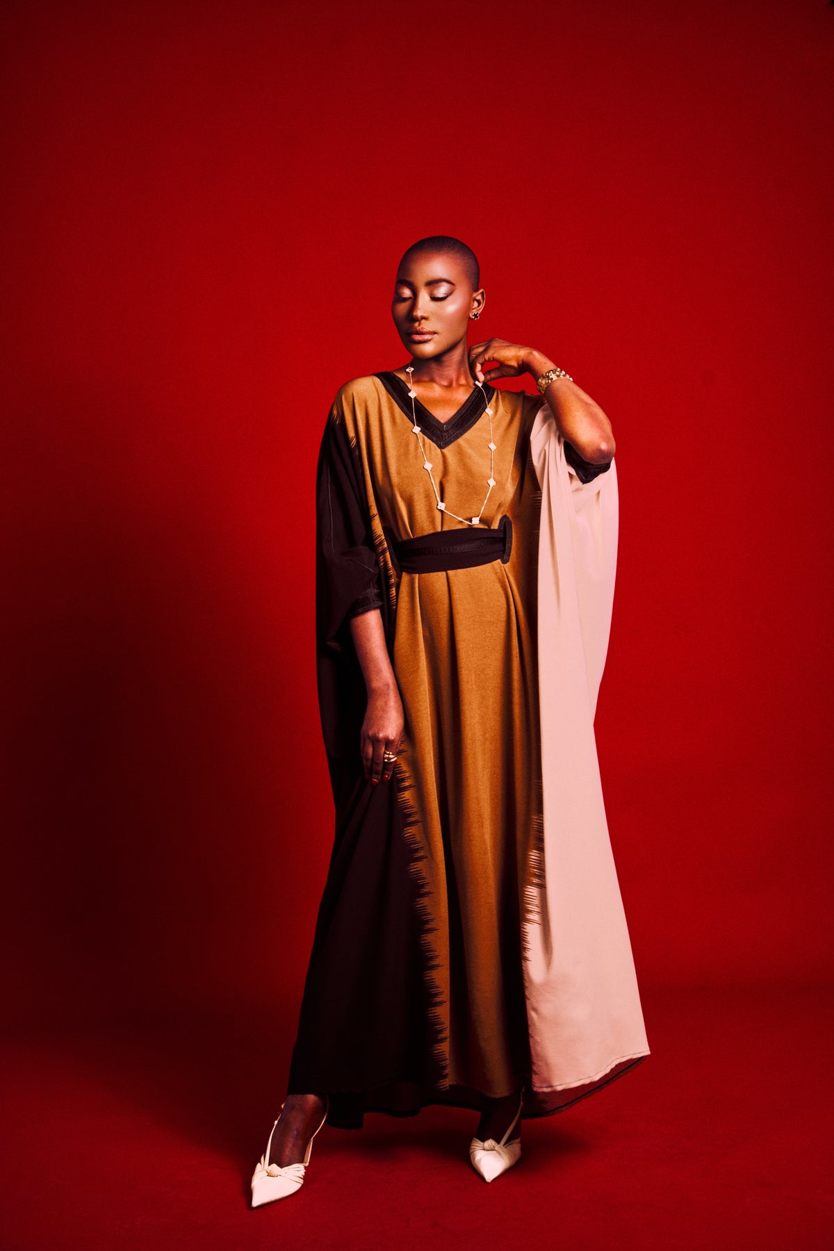 Robe longue Lkhzana en crêpe fluide – création algérienne